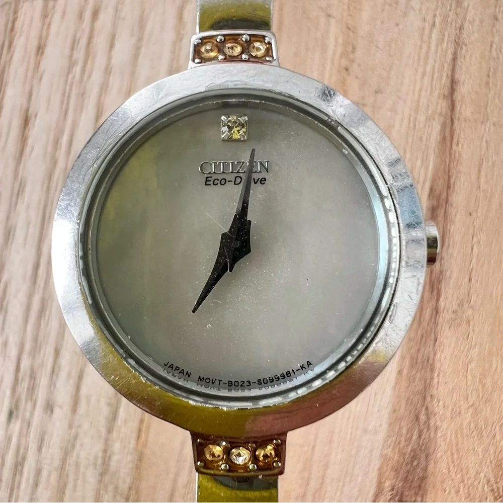 Citizen eco-drive ladies round silver tone bracelet solar power watch